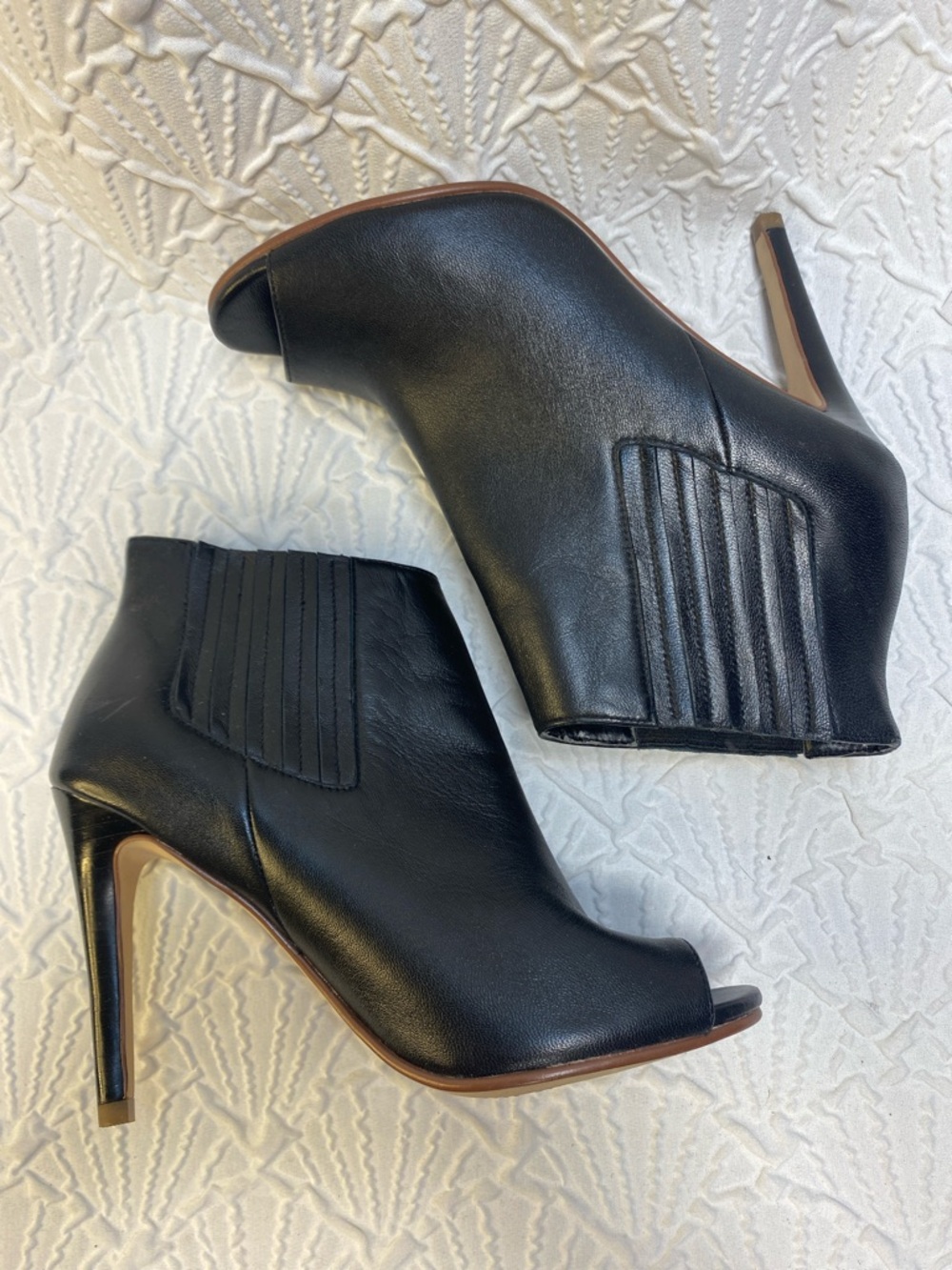 Halogen size 6M Black Leather Peep-Toe Stiletto Ankle Booties dressy stretch - Picture 4 of 12